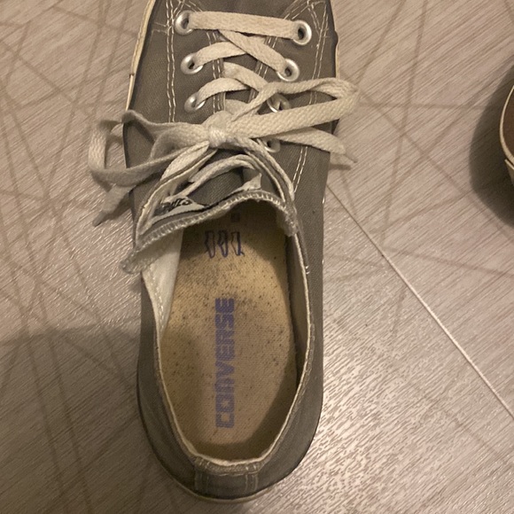 Women’s Grey Converse All Stars Size 8. Worn but still have some life. - Picture 4 of 4